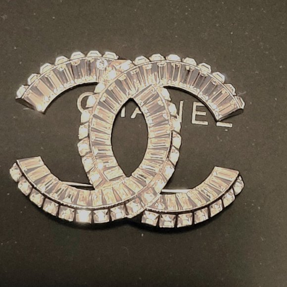 SOLD NEW AUTHENTIC Large CHANEL CC Logo Crystal Silver Classic PIN BROOCH (F21V) - Picture 10 of 12